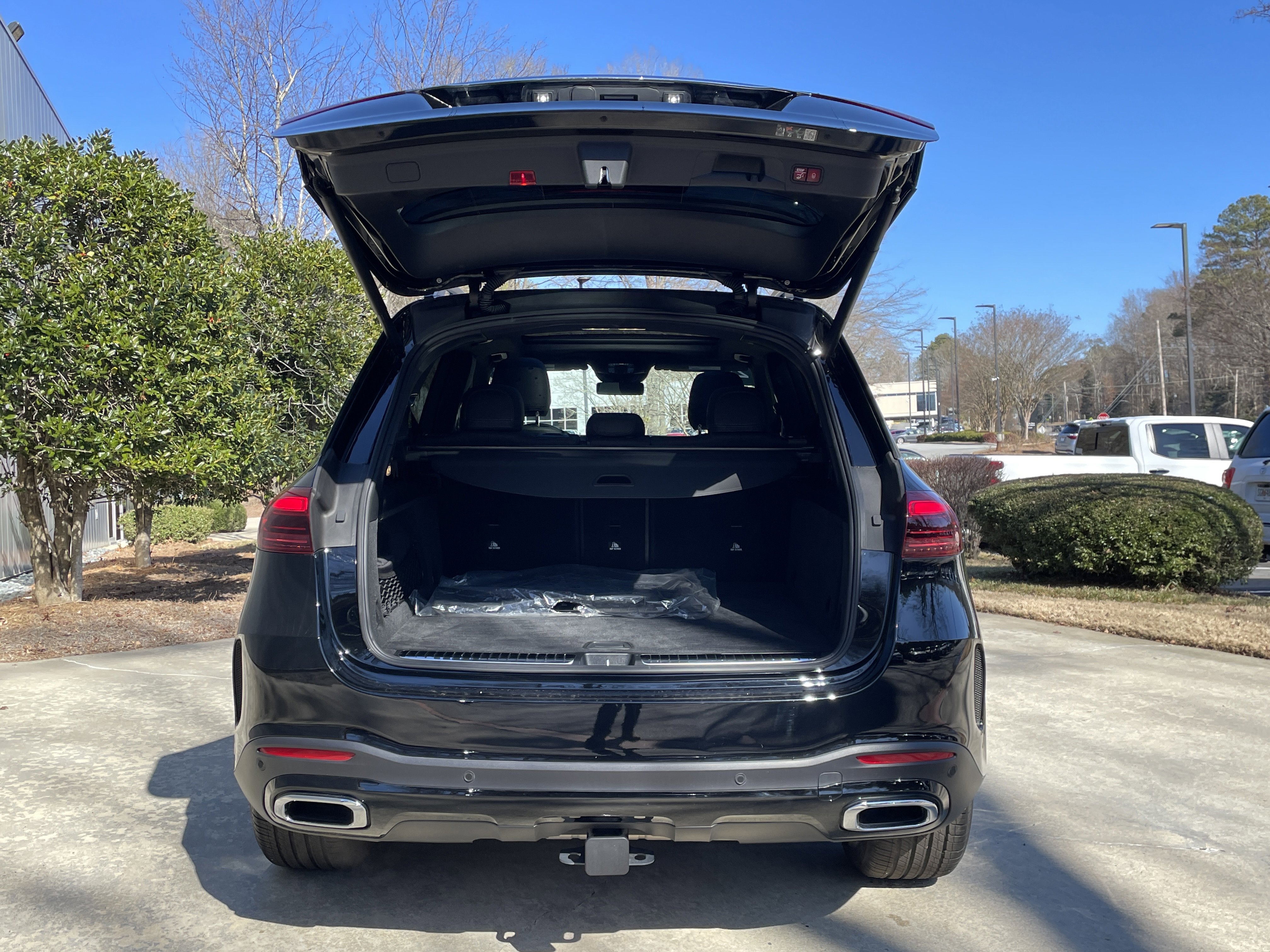 Certified 2025 Mercedes-Benz GLE 350 4MATIC w/ AMG Line Exterior image 9