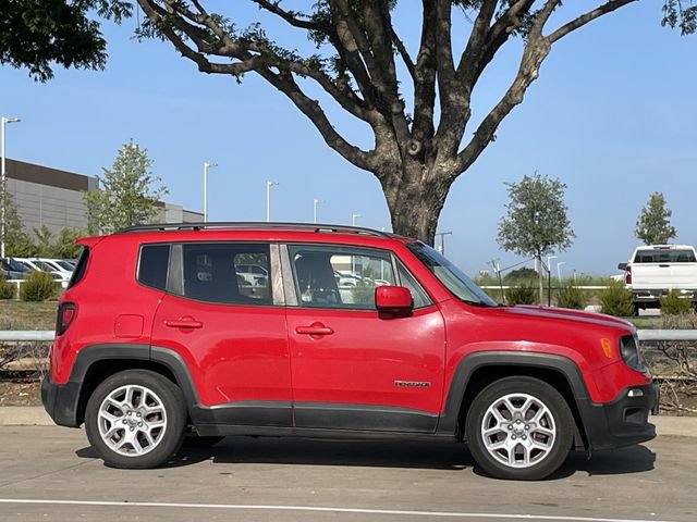 Used 2017 Jeep Renegade Latitude FWD image 3