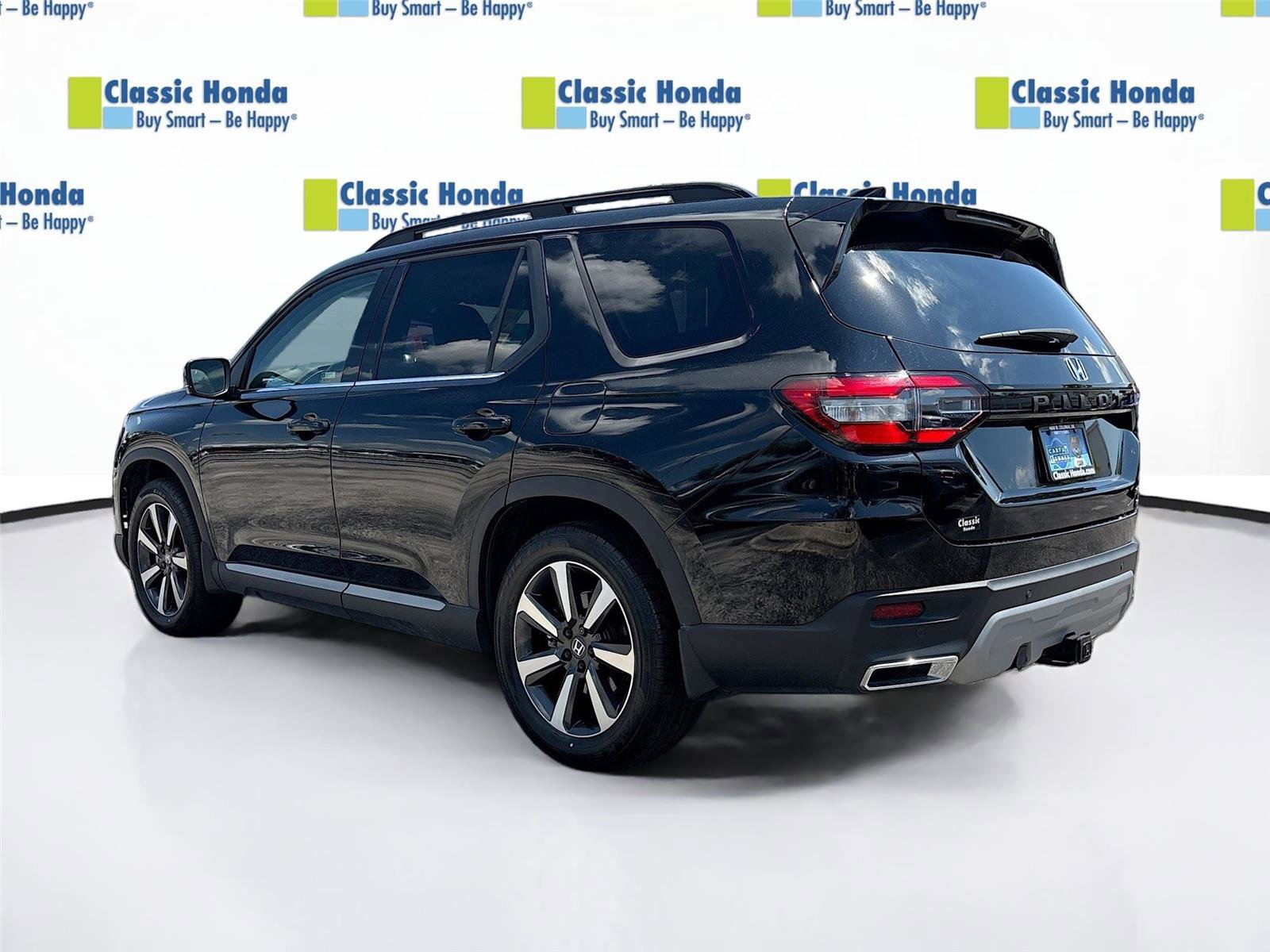 Certified 2024 Honda Pilot Touring image 5