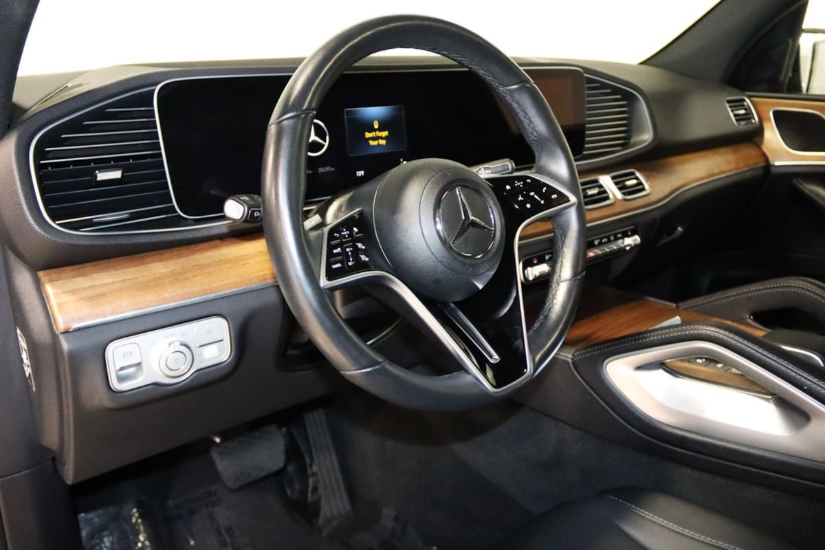 Used 2025 Mercedes-Benz GLE 350 4MATIC w/ Winter Package image 43