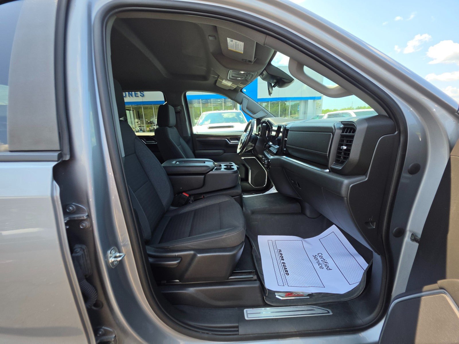Used 2023 Chevrolet Silverado 1500 LT AWD/4WD image 15