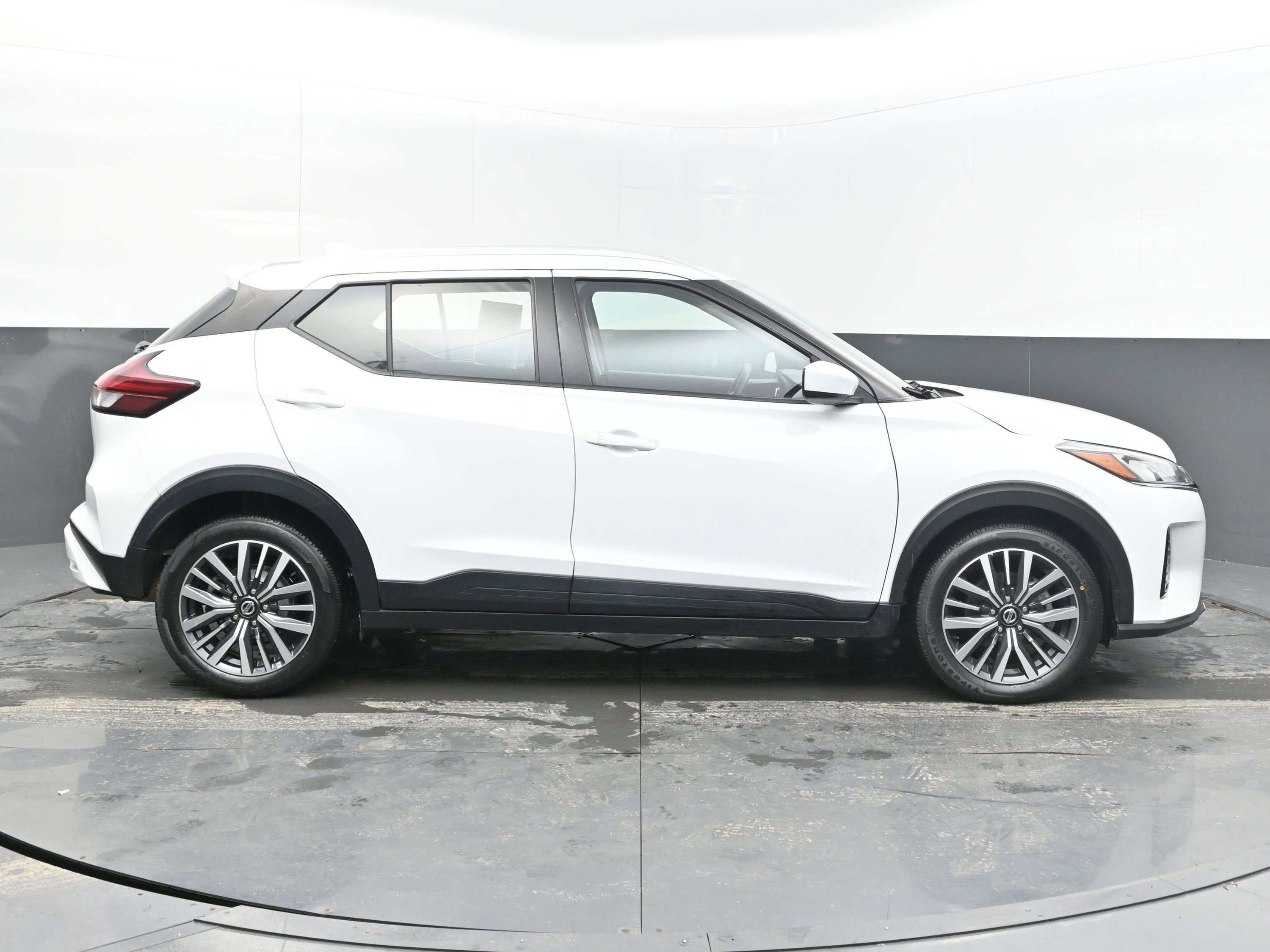 Certified 2021 Nissan Kicks SV image 8