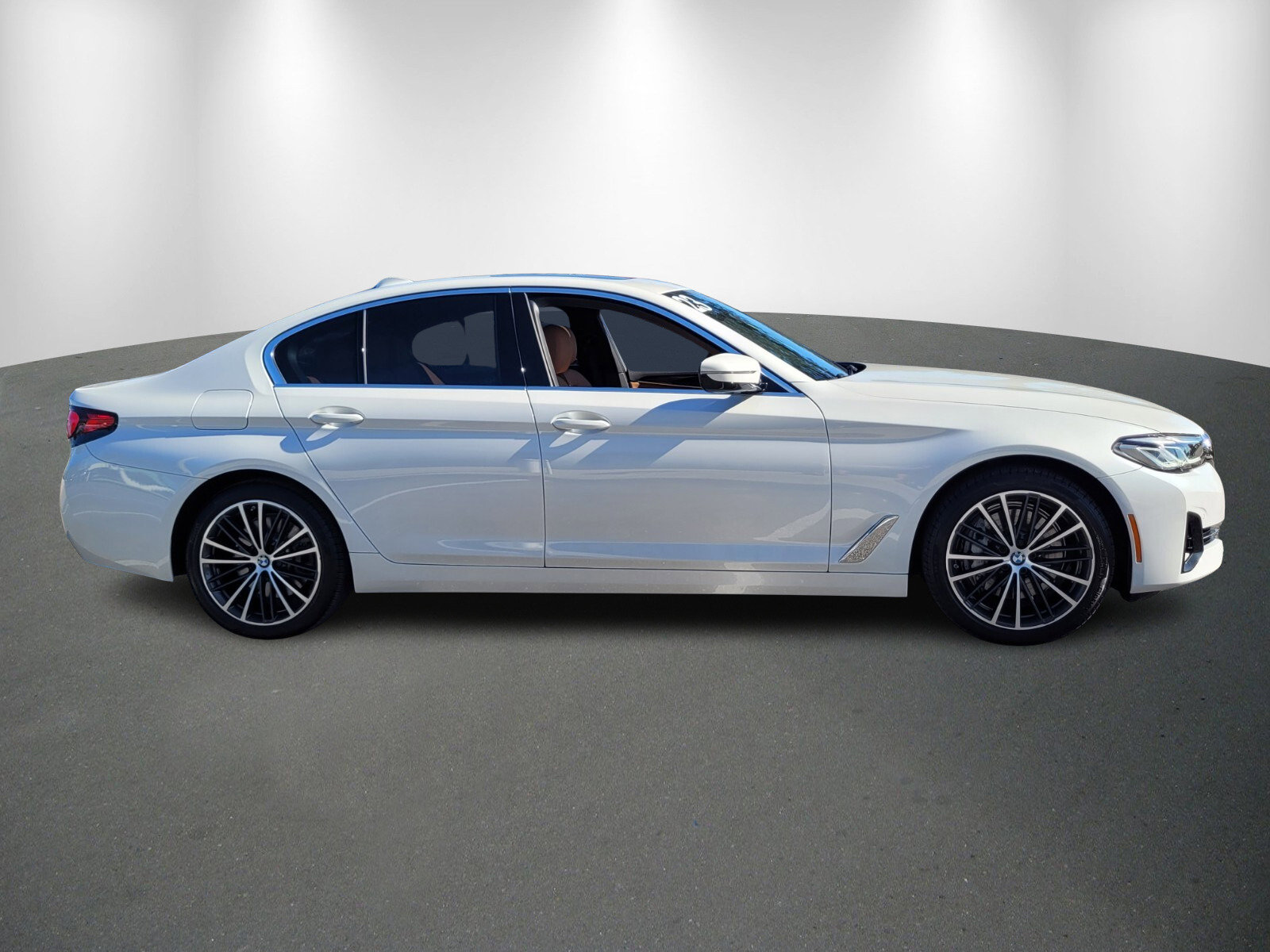Used 2023 BMW 540i xDrive w/ Premium Package image 8