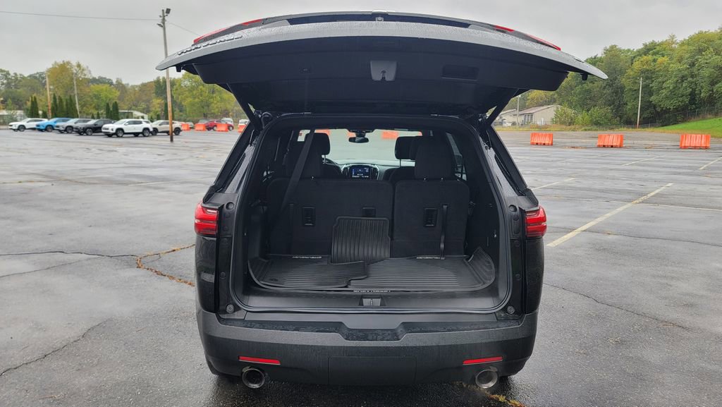 Used 2023 Chevrolet Traverse LT image 11