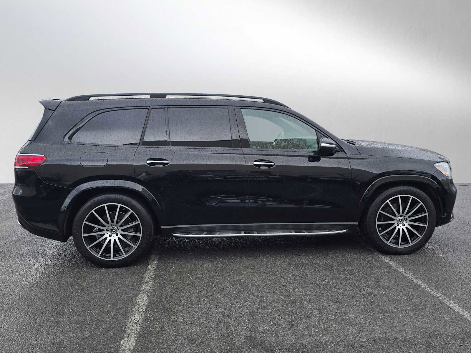 Used 2023 Mercedes-Benz GLS 580 4MATIC image 2