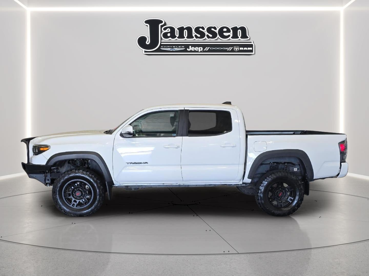 Used 2021 Toyota Tacoma SR5 w/ Trail Edition AWD/4WD image 2