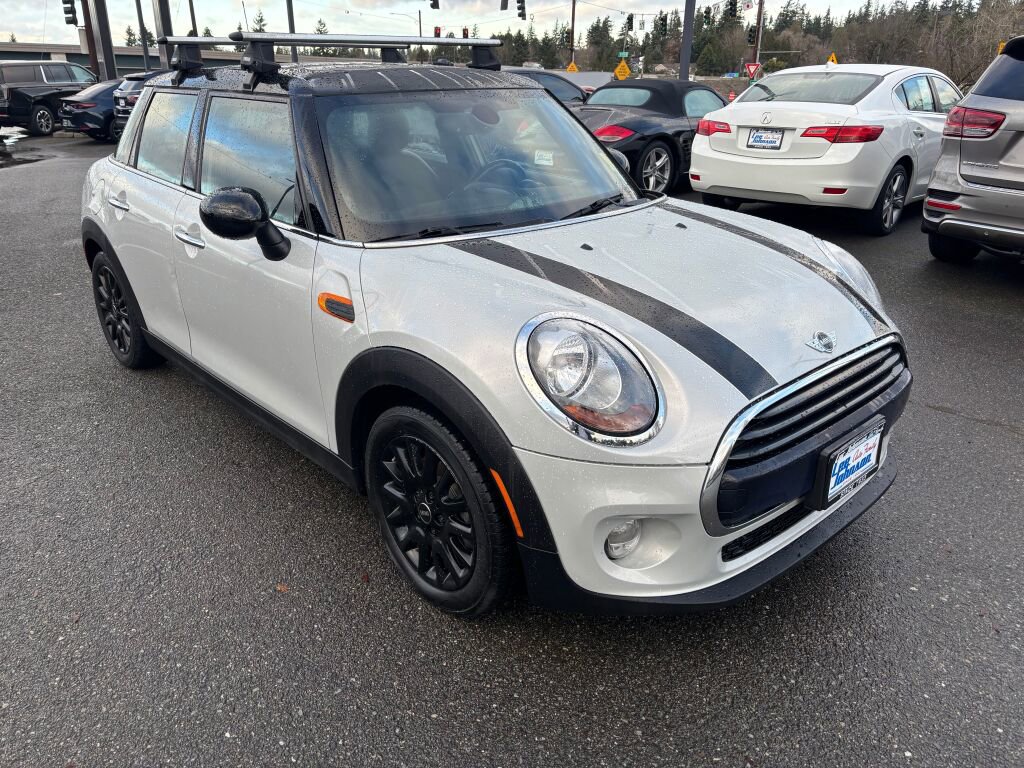 Used 2016 MINI Cooper 4-Door Hardtop image 3