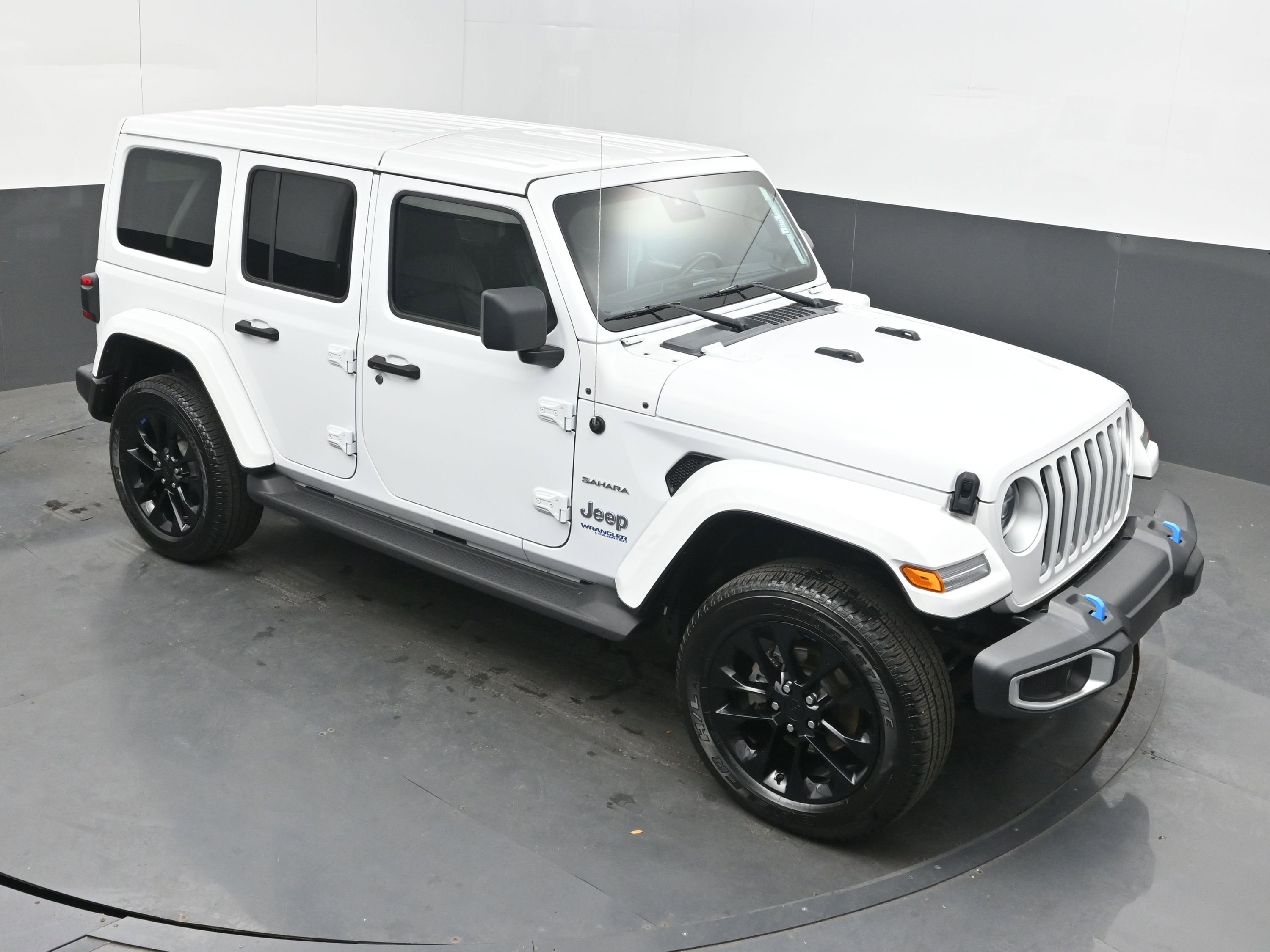 Used 2022 Jeep Wrangler Unlimited Sahara w/ Cold Weather Group AWD/4WD image 33