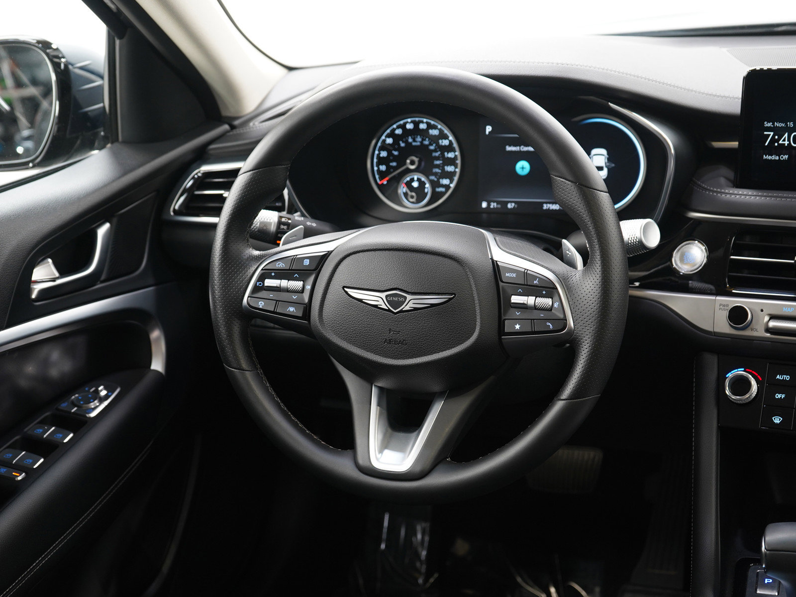 Used 2025 Genesis G70 2.5T image 13