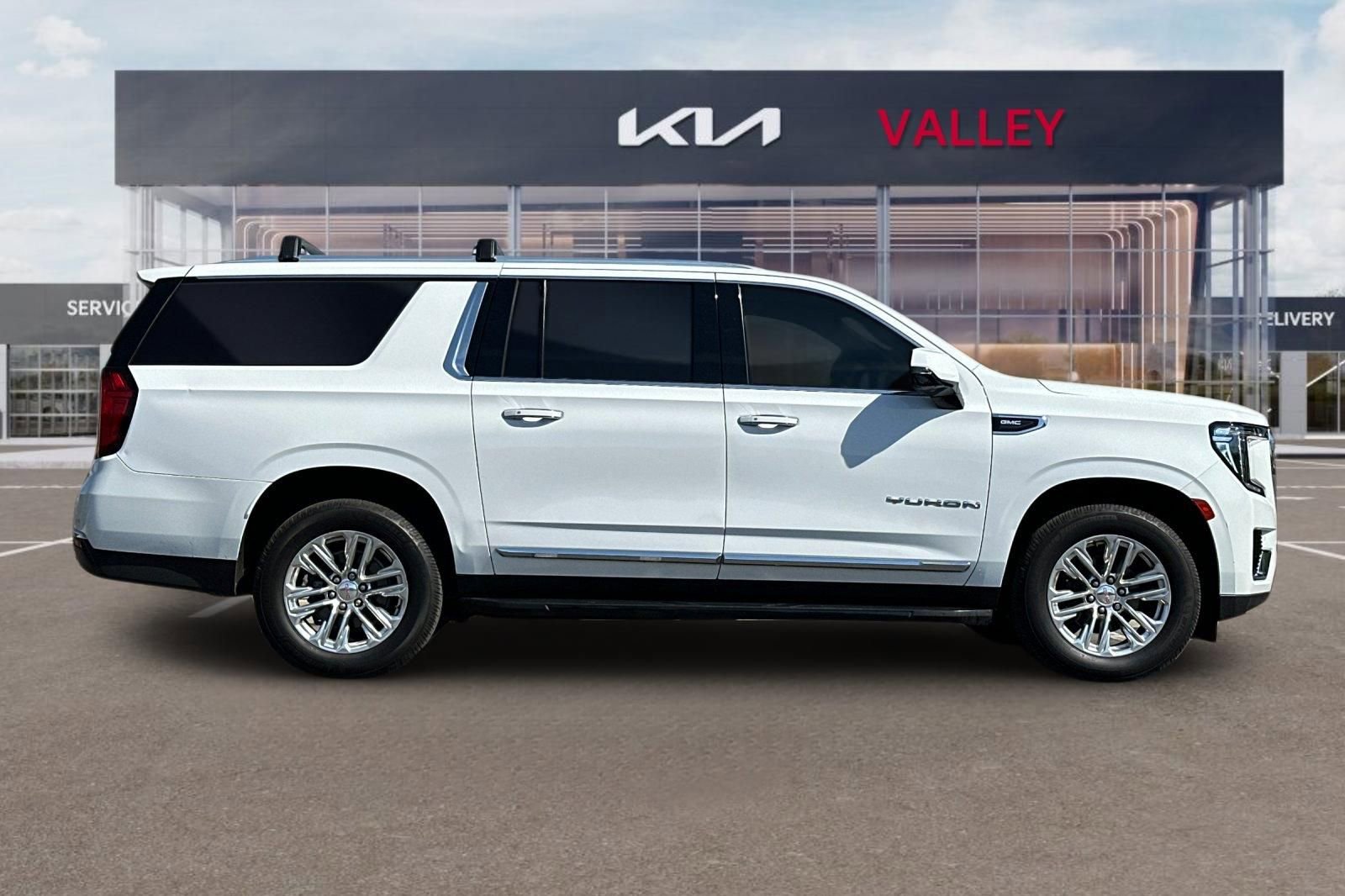 Used 2021 GMC Yukon XL SLT w/ Rear Media and Nav Package image 3