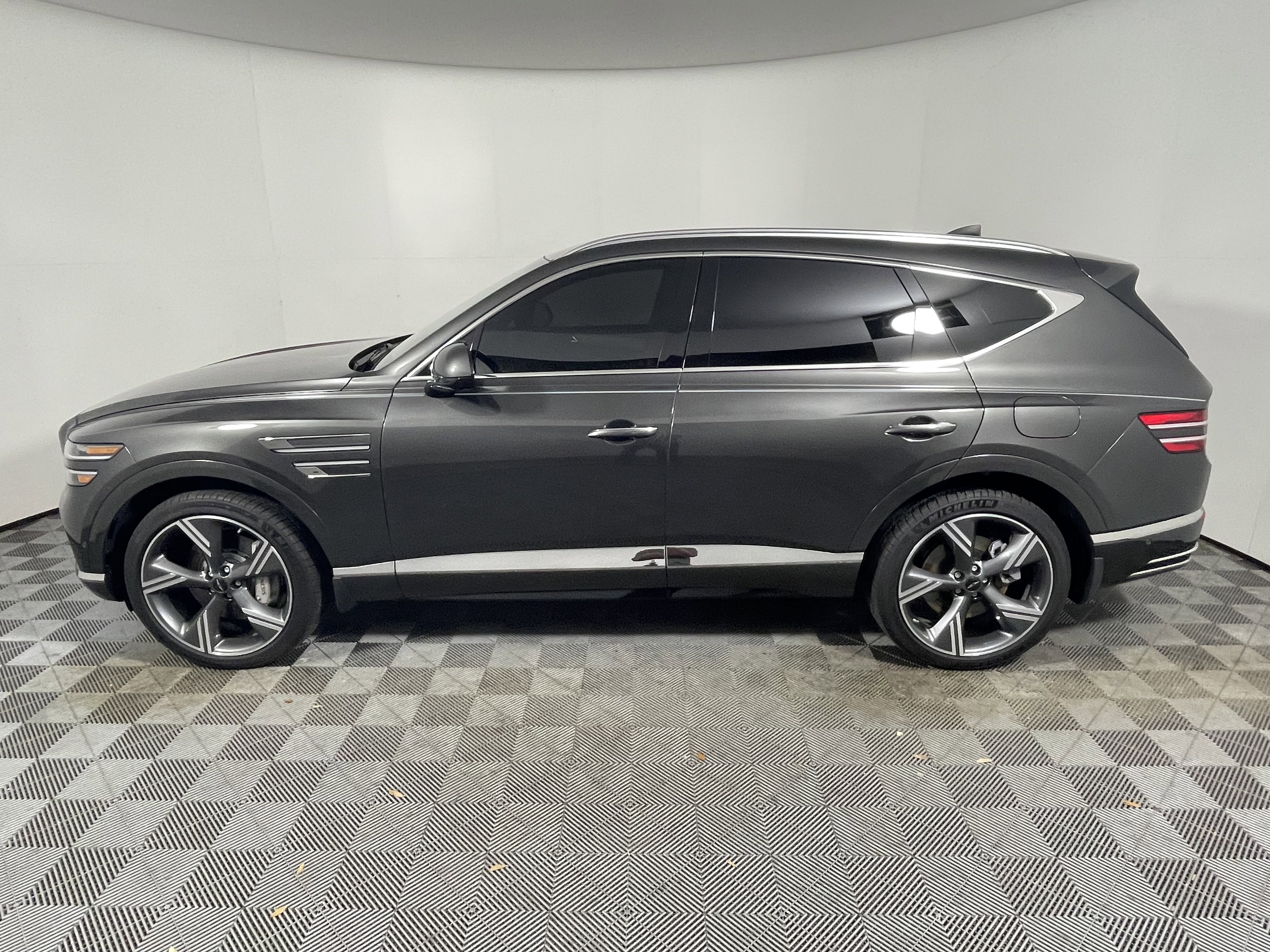 Used 2025 Genesis GV80 3.5T Prestige image 2