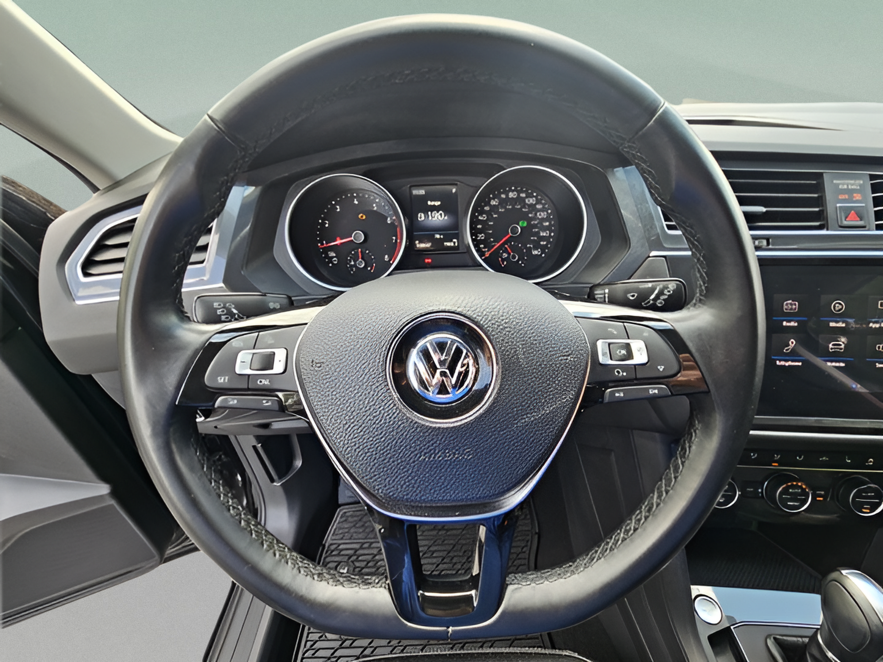 Used 2018 Volkswagen Tiguan S FWD image 22