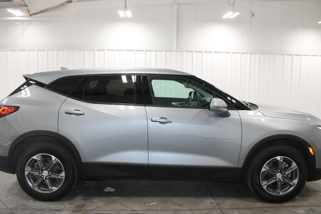 Used 2025 Chevrolet Blazer LT AWD/4WD image 11