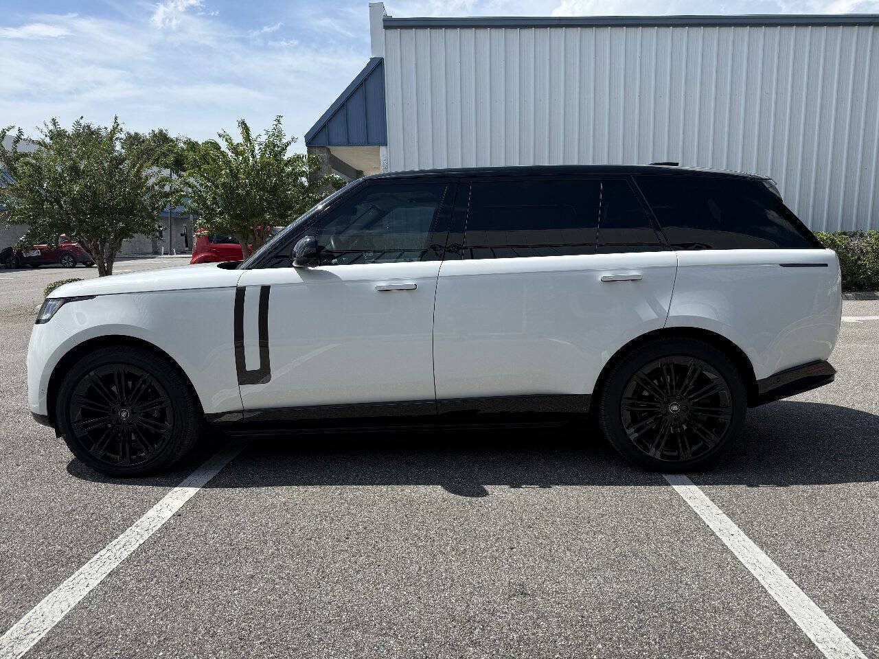 Used 2022 Land Rover Range Rover Long Wheelbase SE AWD/4WD image 4