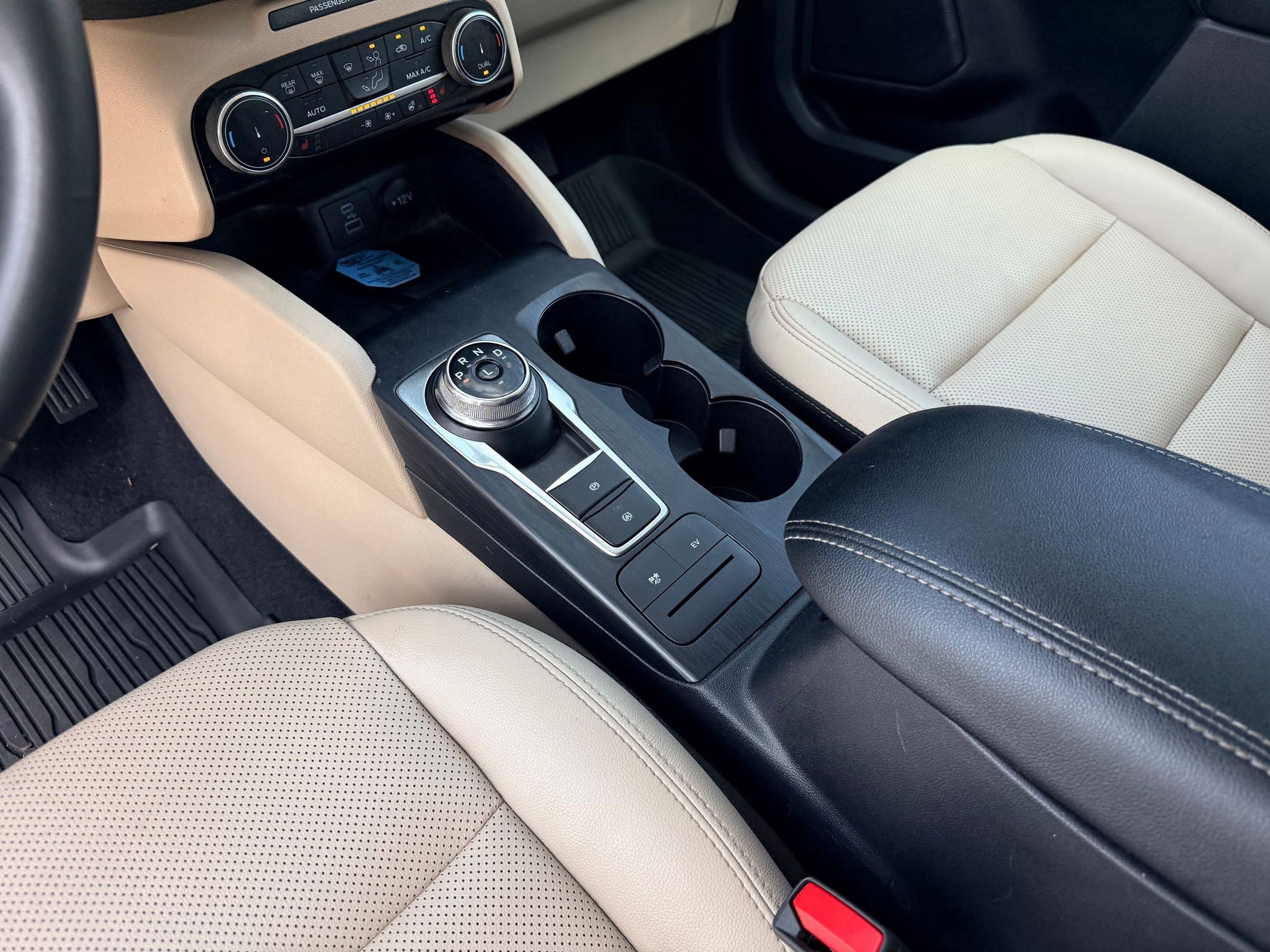 Used 2022 Ford Escape SEL w/ Technology Package image 26