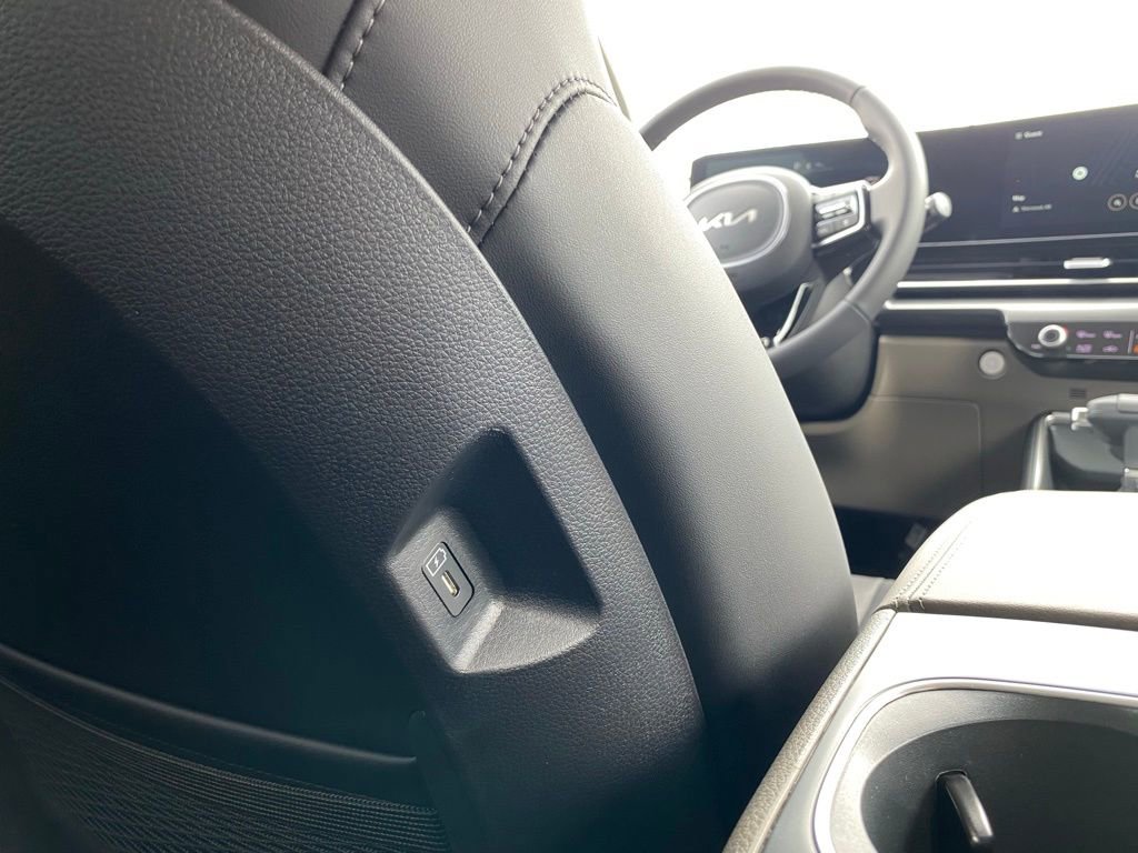 New 2026 Kia Carnival FWD image 28