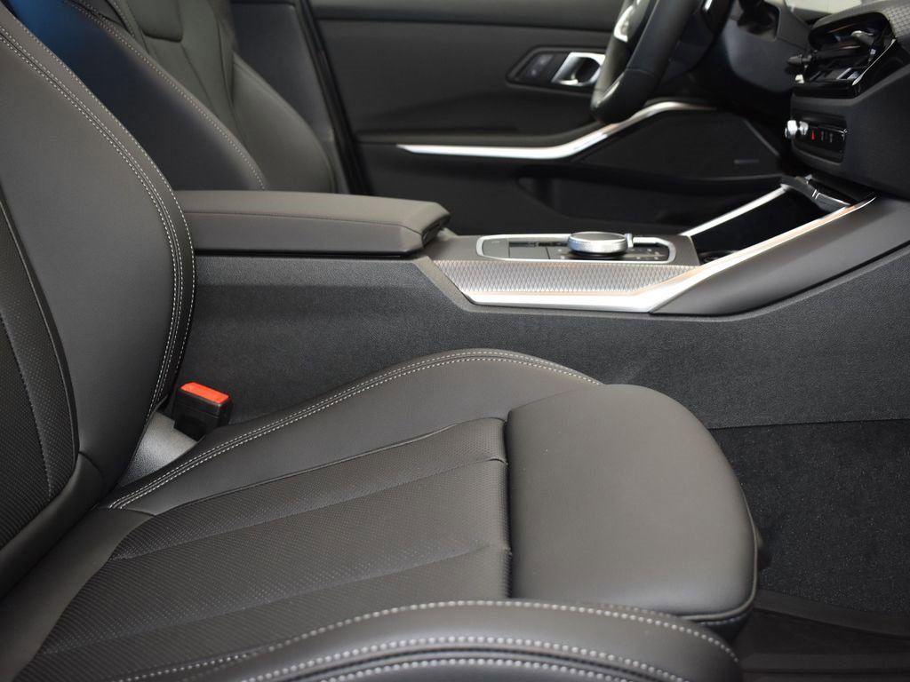 New 2026 BMW 330i Sedan w/ M Sport Package image 25