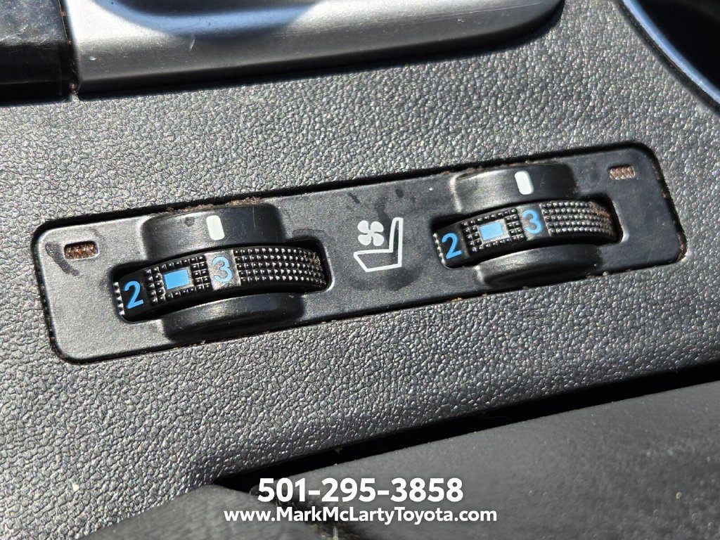 Used 2019 Toyota Highlander Limited FWD image 23