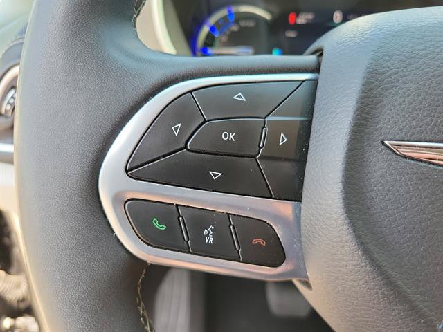 Used 2024 Chrysler Pacifica Limited FWD image 24
