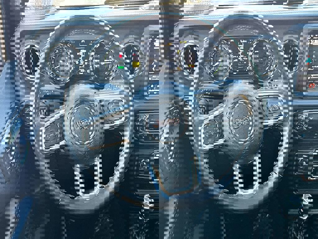 Used 2022 Jeep Wrangler Unlimited Sahara 4xe image 23