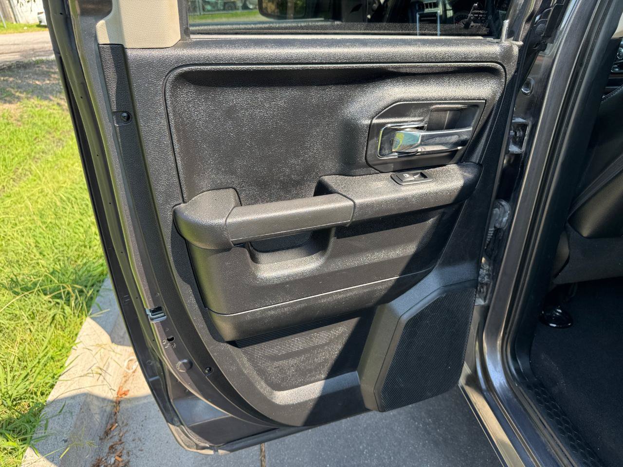 Used 2016 RAM 1500 Laramie AWD/4WD image 13