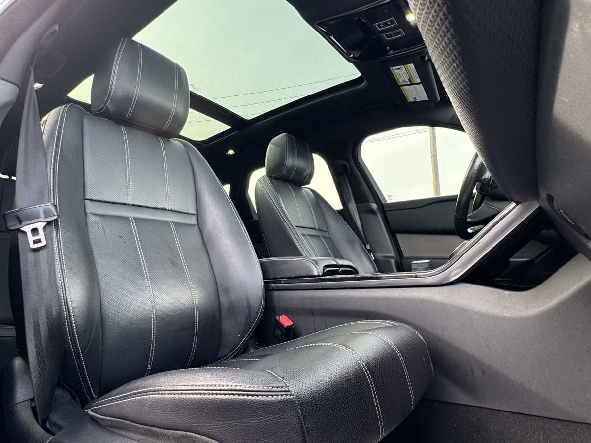 Used 2020 Land Rover Range Rover Velar S image 30
