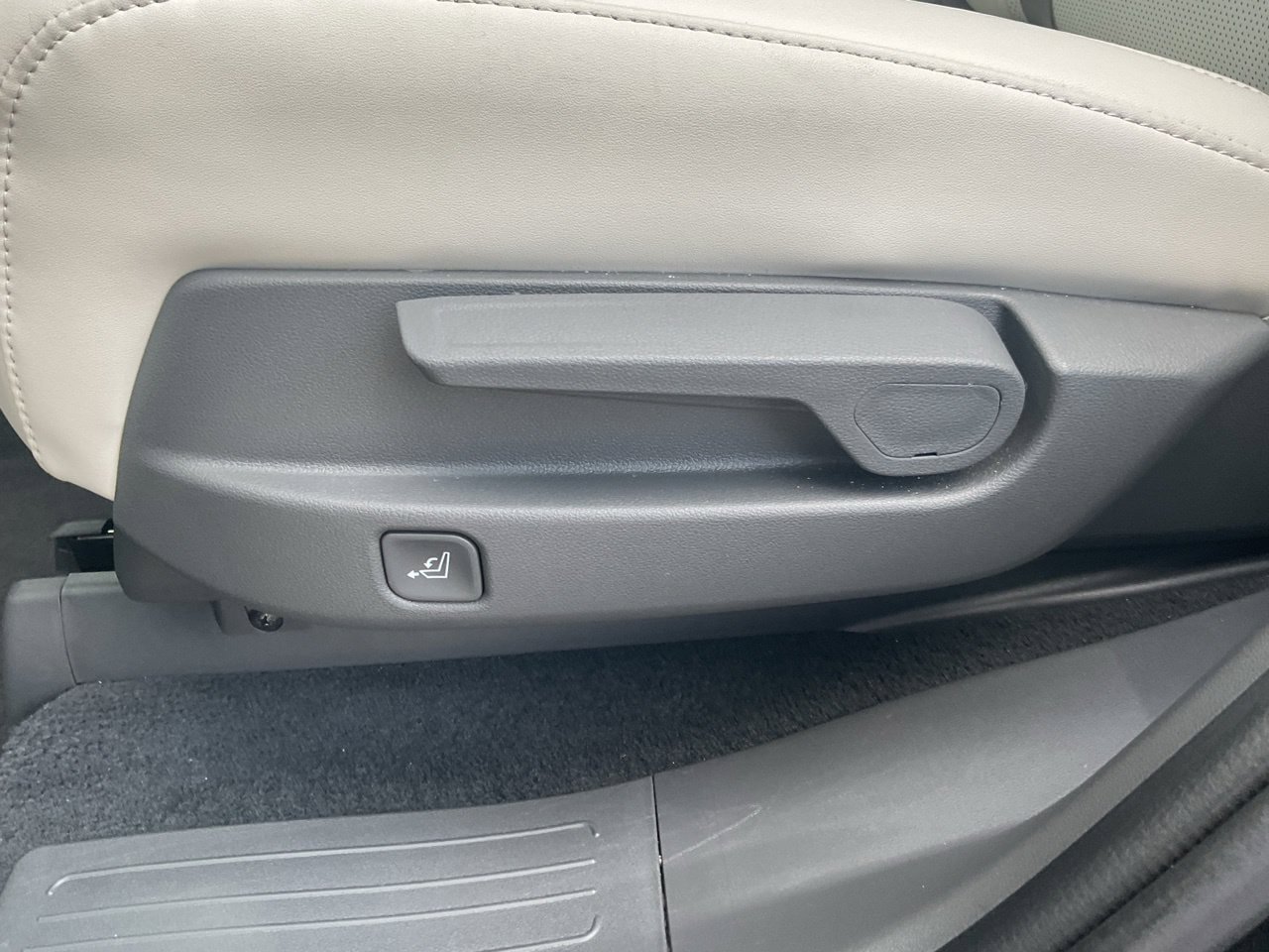 Used 2026 Hyundai Santa Fe SEL FWD image 10