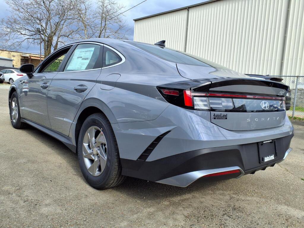 New 2026 Hyundai Sonata SE FWD image 2
