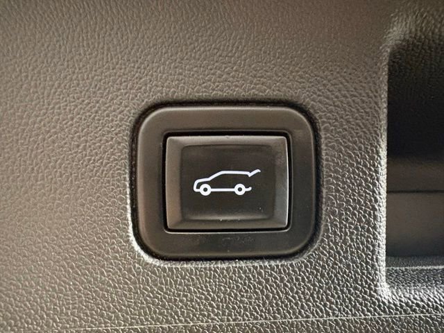 Used 2020 Chevrolet Equinox LT w/ Sport Edition image 11