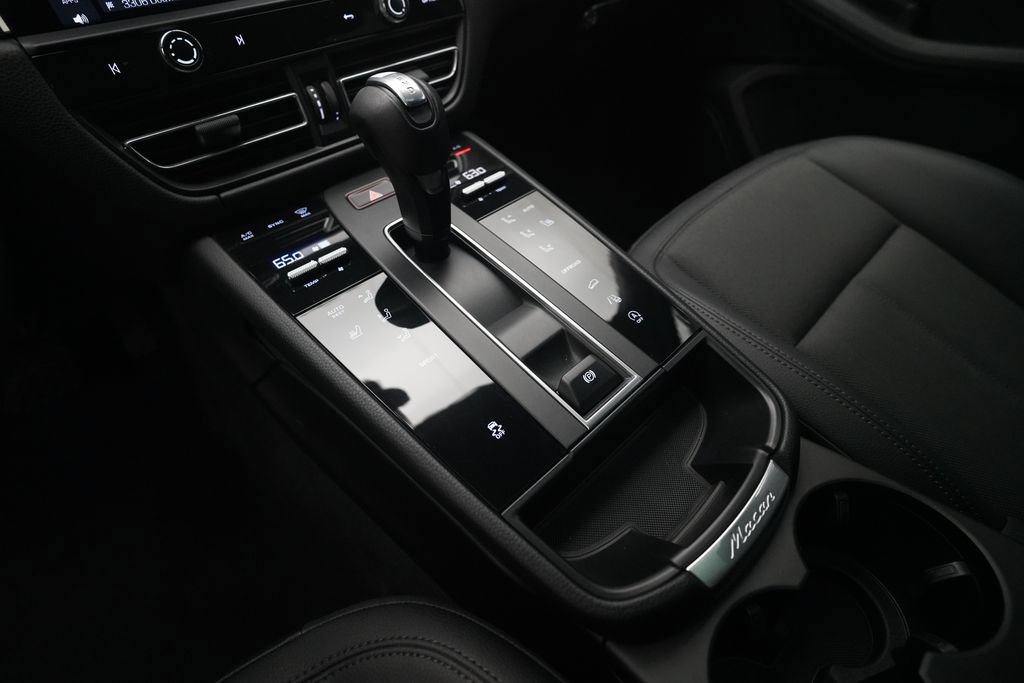 Certified 2022 Porsche Macan AWD/4WD image 24