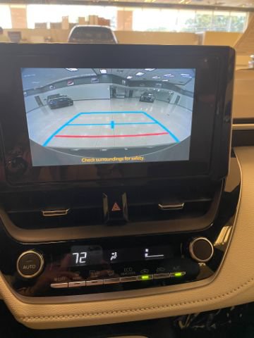 Used 2025 Toyota Corolla SE FWD image 17