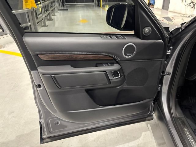Used 2024 Land Rover Discovery Dynamic SE AWD/4WD image 13