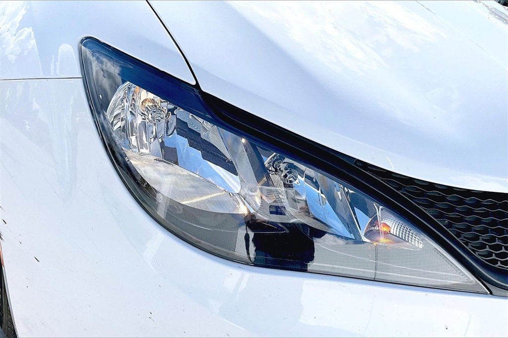 Certified 2023 Chrysler Voyager LX image 31