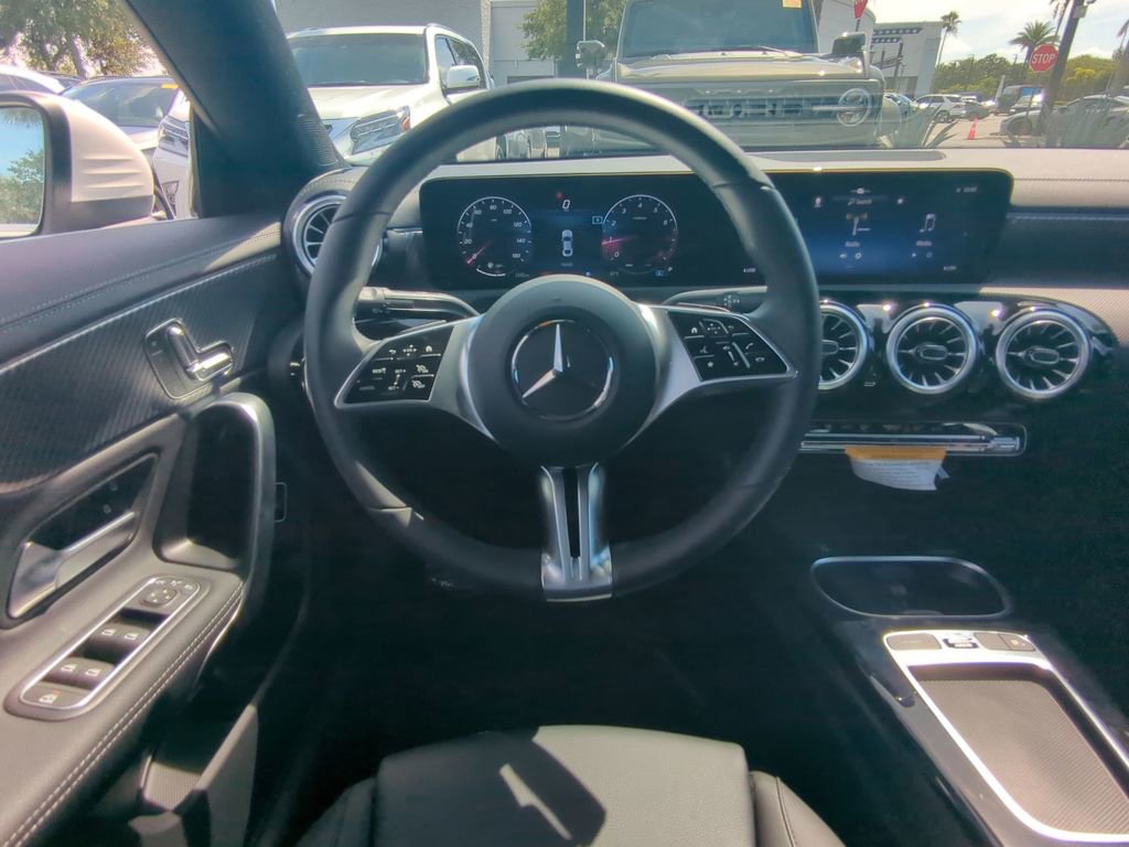 Used 2025 Mercedes-Benz CLA 250 image 3