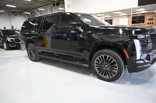 Used 2025 Cadillac Escalade ESV Sport Platinum w/ LPO, Floor Liner Package image 10