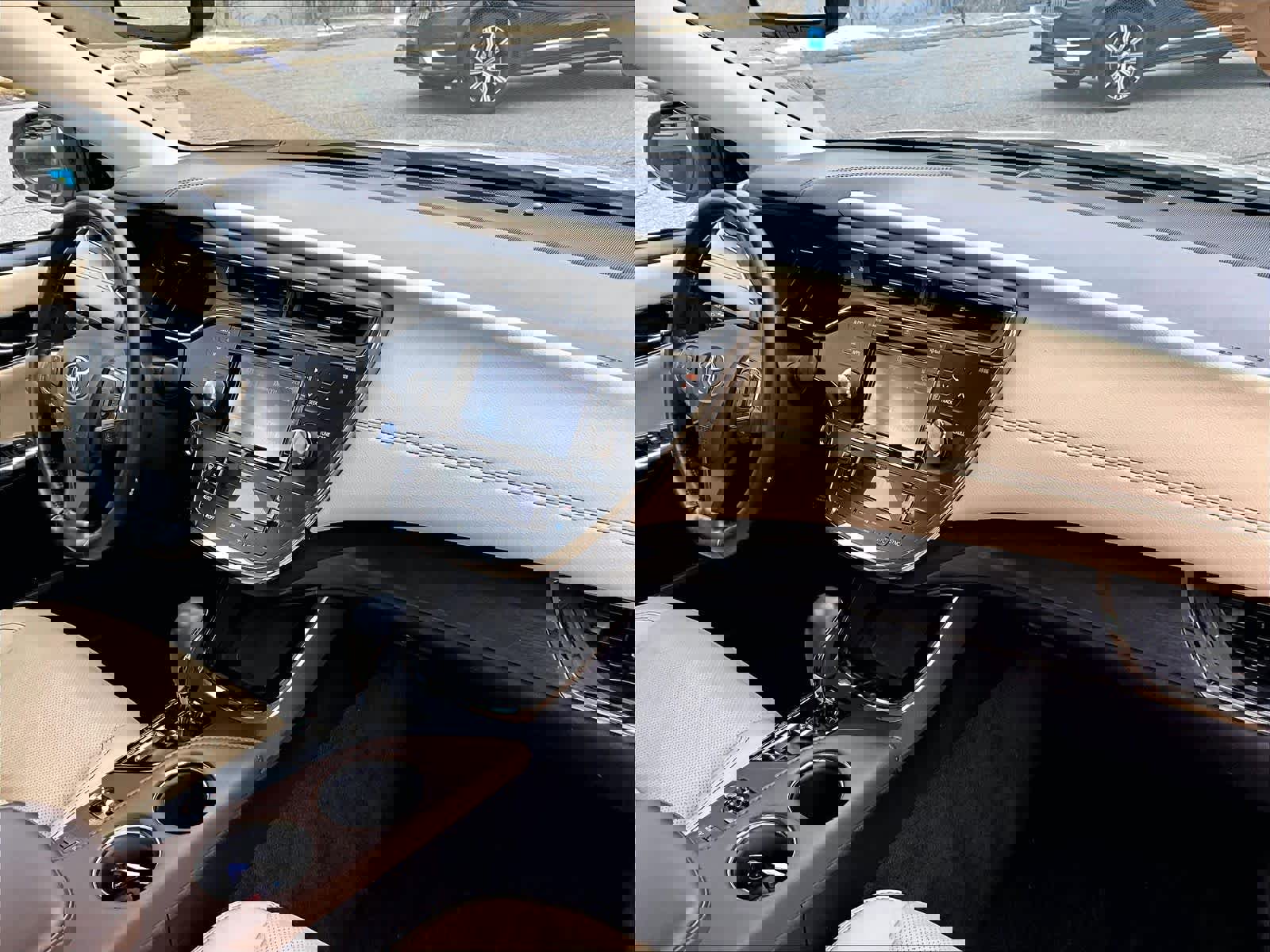 Used 2018 Toyota Avalon Limited image 14