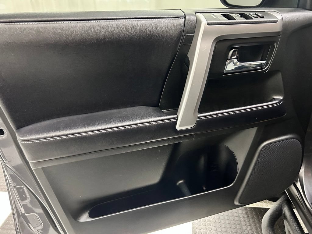 Used 2018 Toyota 4Runner SR5 AWD/4WD image 10