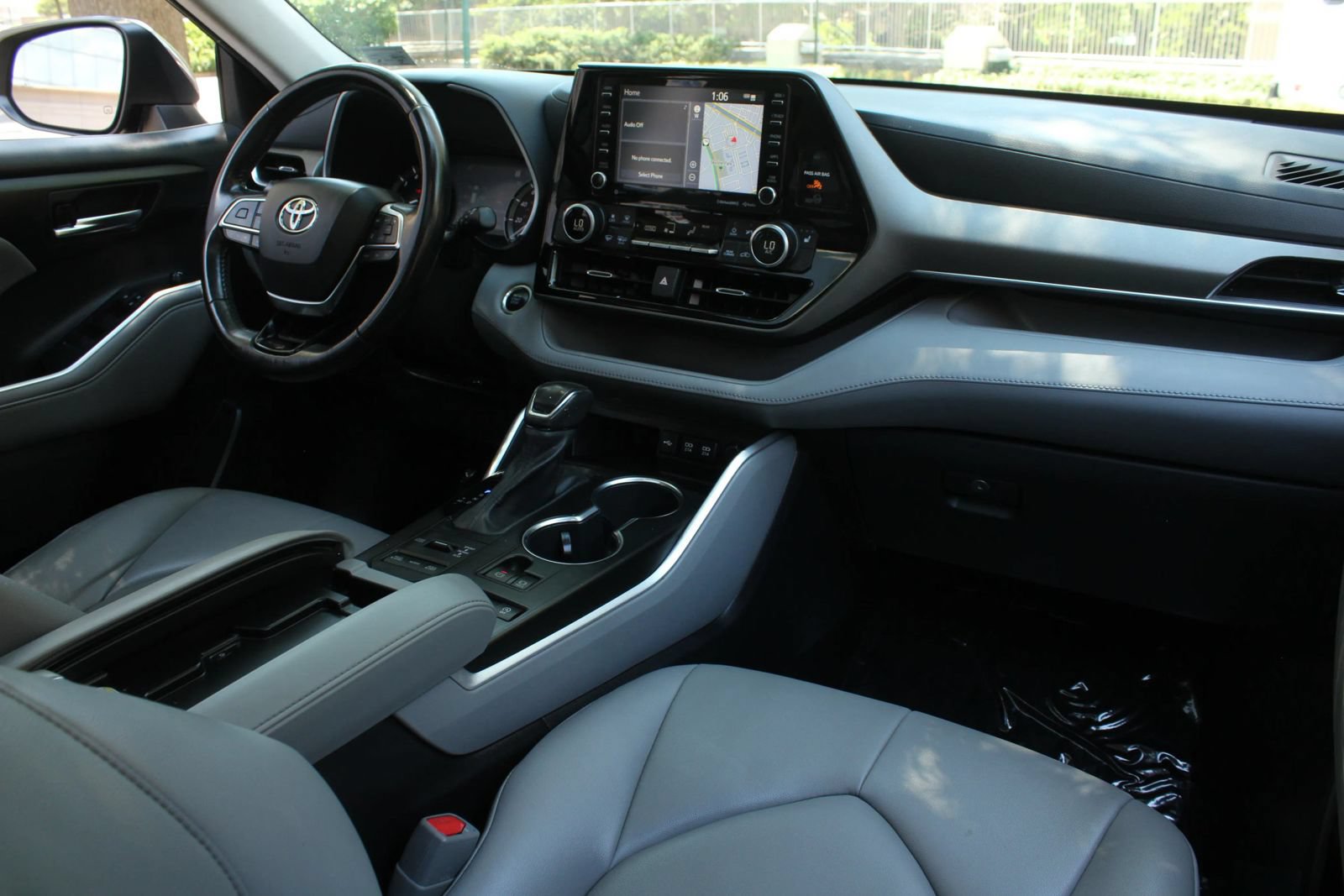 Used 2021 Toyota Highlander XLE AWD/4WD image 26