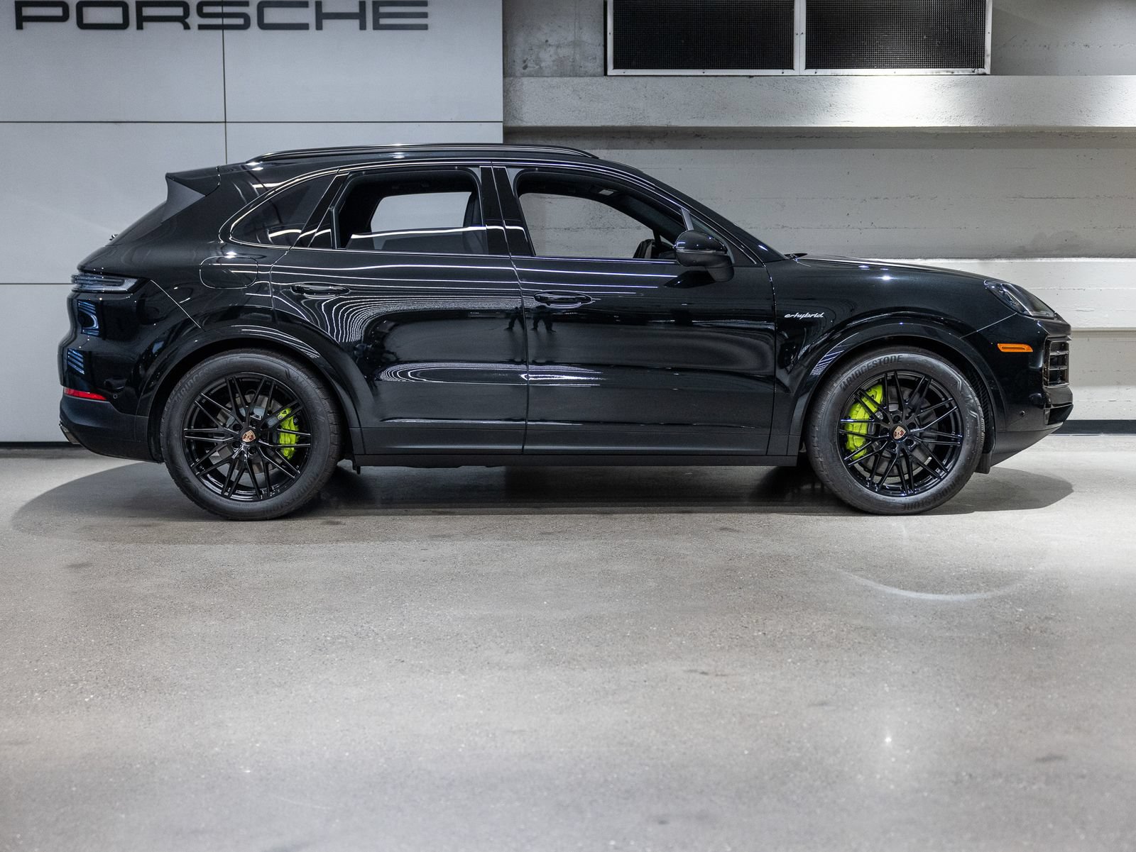 Certified 2026 Porsche Cayenne E-Hybrid AWD/4WD image 9