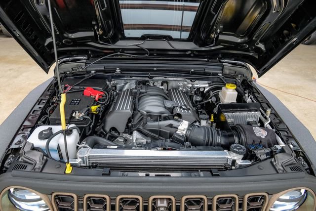 Used 2025 Jeep Gladiator Rubicon w/ Safety Group AWD/4WD image 7