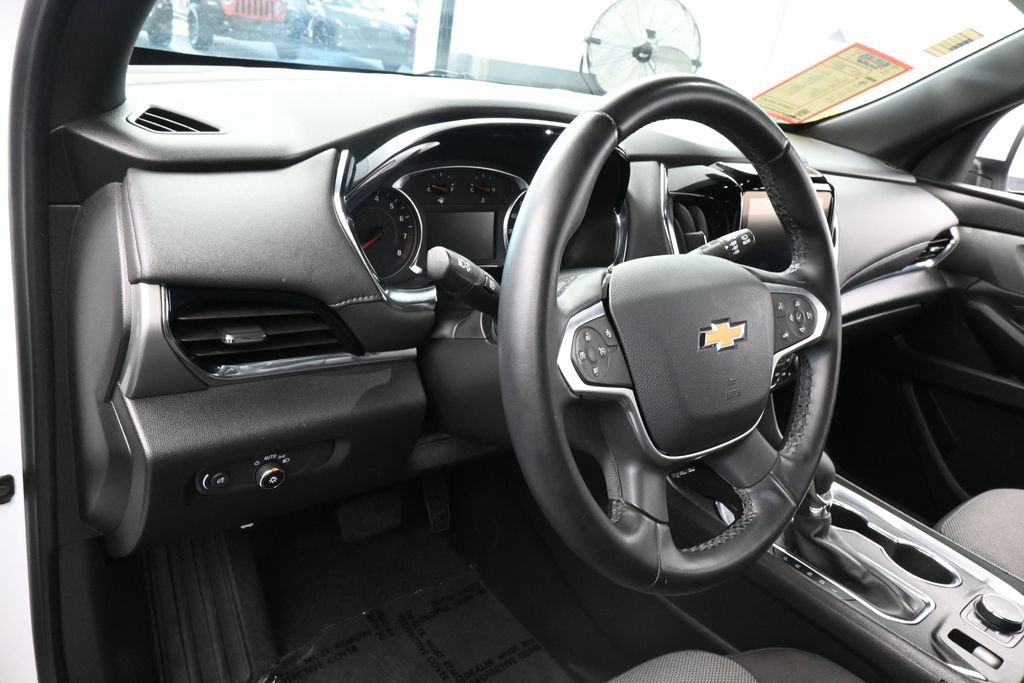 Used 2023 Chevrolet Traverse LT FWD image 12