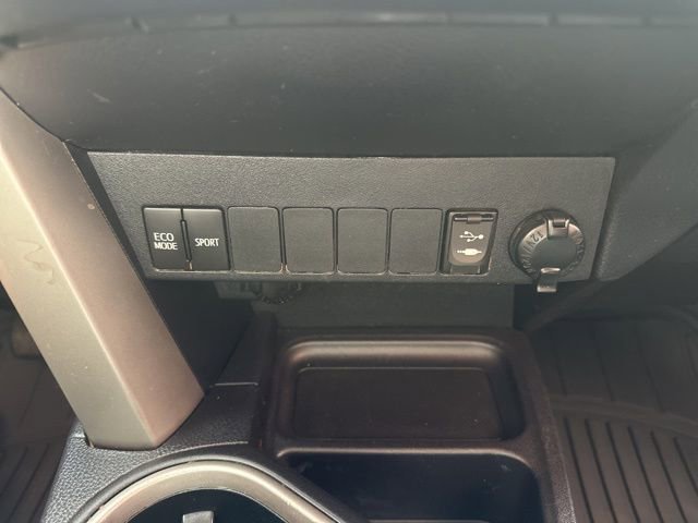 Used 2018 Toyota RAV4 XLE w/ Plus Extra Value Package AWD/4WD image 18