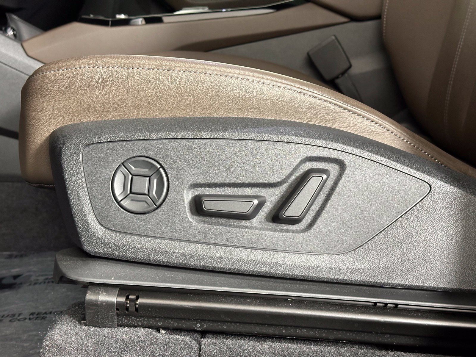 Used 2025 Audi Q6 e-tron Premium Plus w/ Premium Plus AWD/4WD image 6