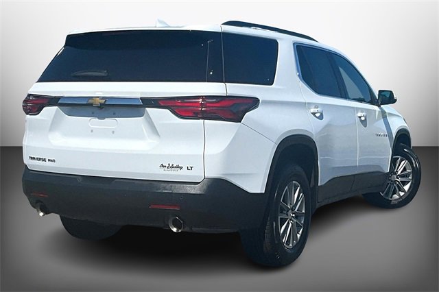 Used 2023 Chevrolet Traverse LT image 2