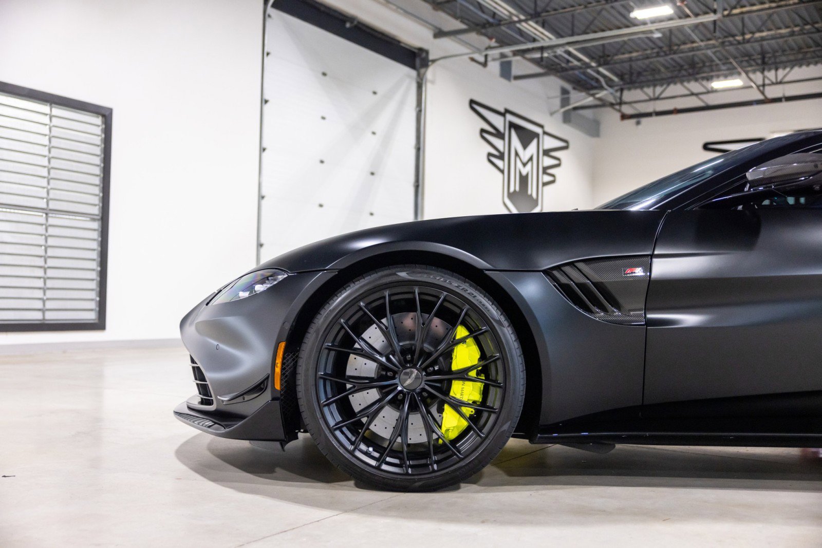Used 2022 Aston Martin V8 Vantage Coupe RWD image 18