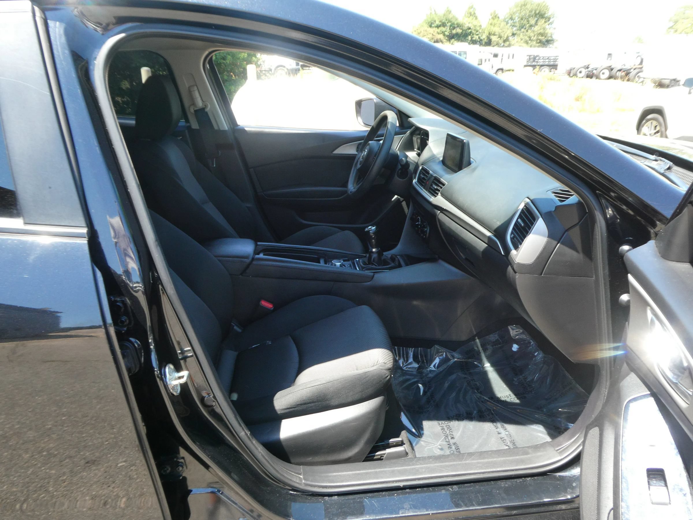 Used 2017 MAZDA MAZDA3 Sport FWD image 23