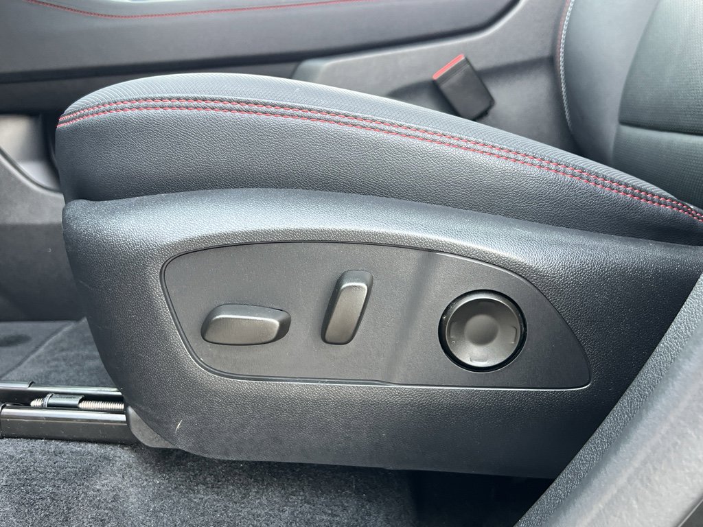 Used 2024 Chevrolet Traverse RS image 16