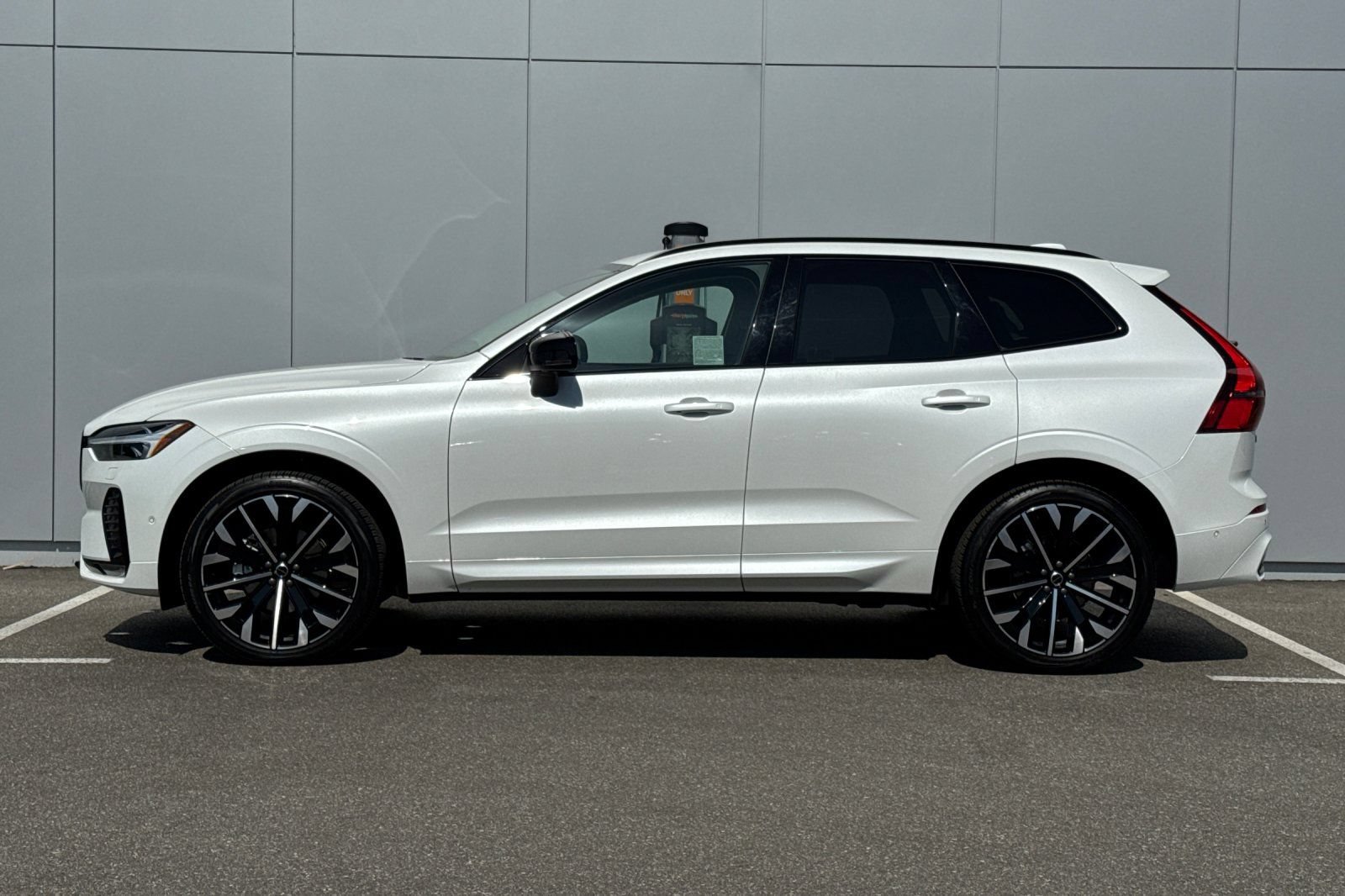 Certified 2026 Volvo XC60 B5 Ultra w/ Climate Package PRO AWD/4WD image 2