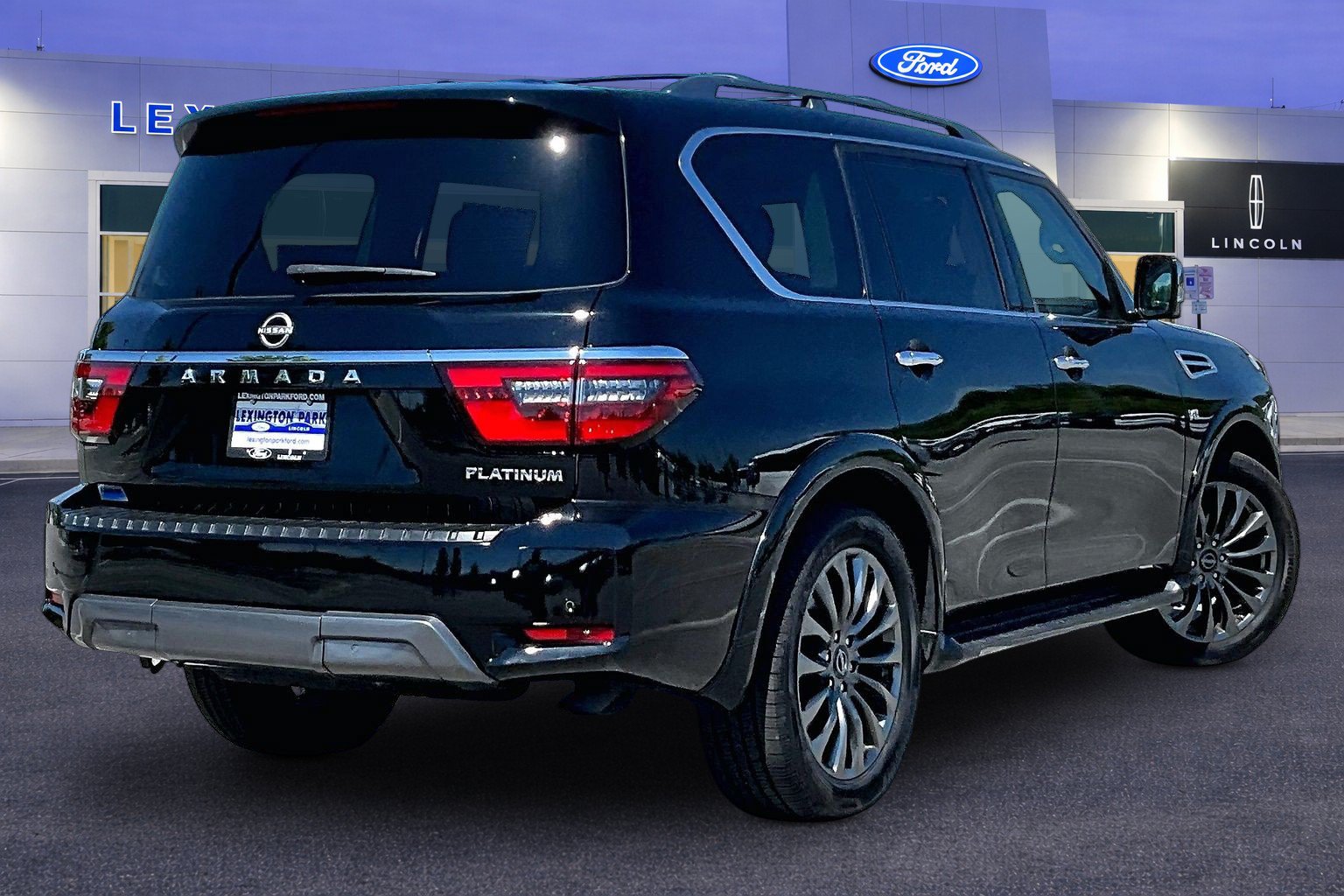 Used 2021 Nissan Armada Platinum w/ Captain's Chairs Package AWD/4WD image 5