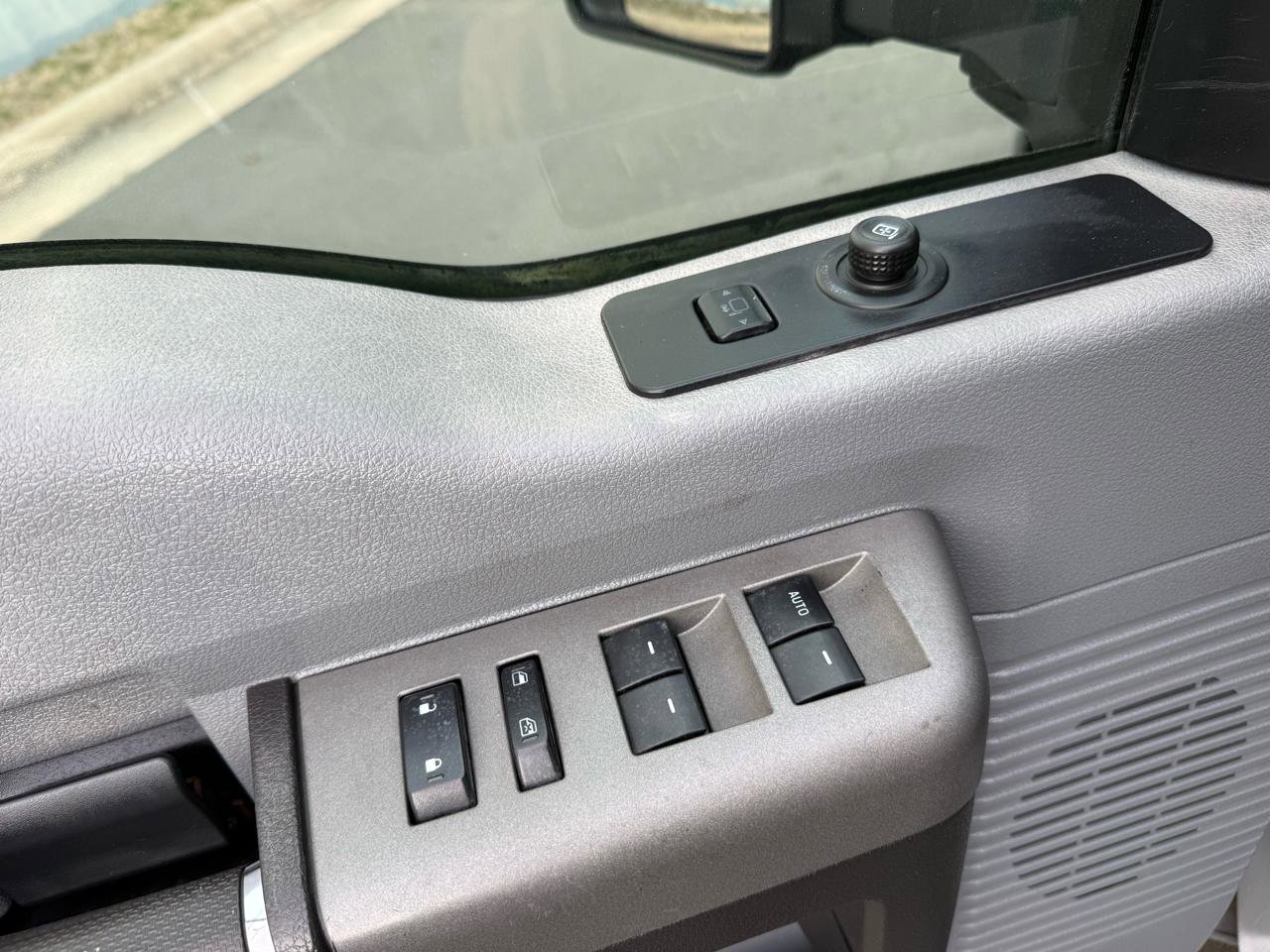 Used 2012 Ford F250 XLT w/ XLT Premium Pkg image 52